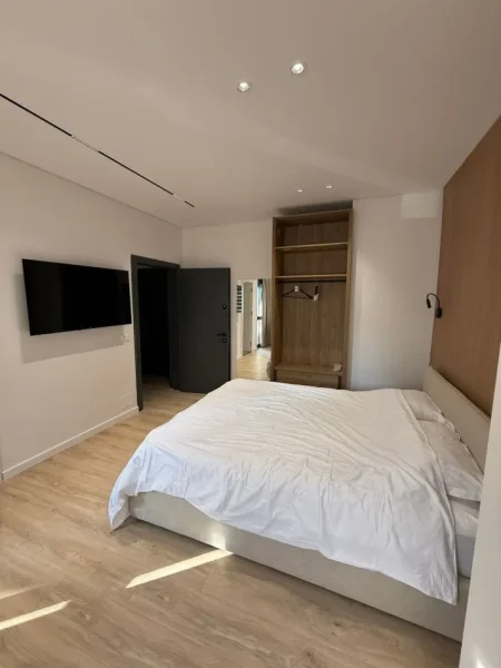 Tirane, jepet me qera apartament 2+1+Ballkon Kati 2, 100 m² 1.500 € (9Kateshet) PER Airbnb