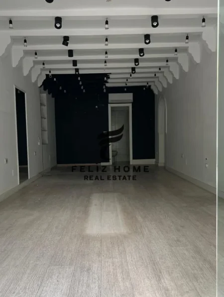 Tirane, jepet me qera dyqan Kati 0, 45 m² 500 € (BRRYLI)