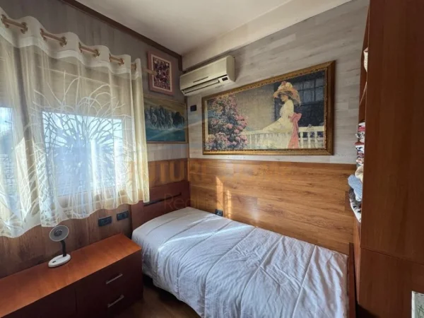 Tirane, jepet me qera apartament 2+1 Kati 12, 75 m² 700 € 