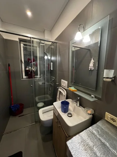 Tirane, jepet me qera apartament 2+1 Kati 2, 90 m² 650 € (rruga fortuzi)