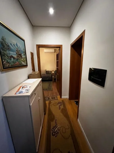 Tirane, jepet me qera apartament 2+1 Kati 2, 90 m² 650 € (rruga fortuzi)