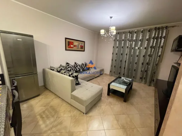 Tirane, jepet me qera apartament 2+1+Ballkon Kati 6, 120 m² 700 € 