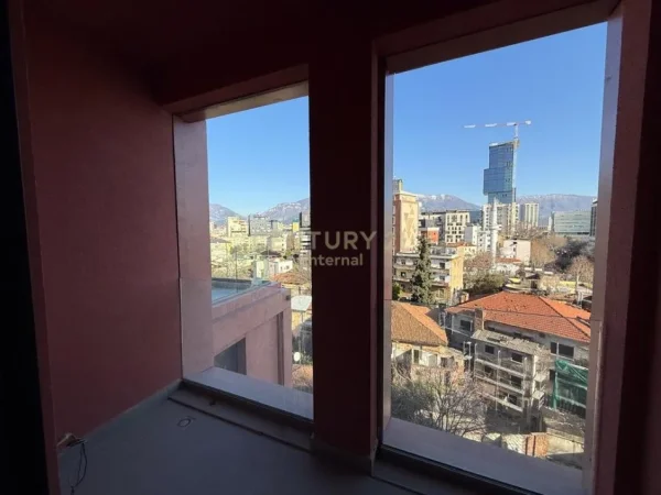 Tirane, jepet me qera zyre Kati 6, 65 m² 650 € (Rruga e Kavajes)