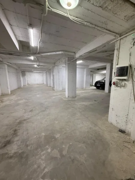 Tirane, shitet magazine Kati -1, 394 m² 230.000 € (KOMBINAT)