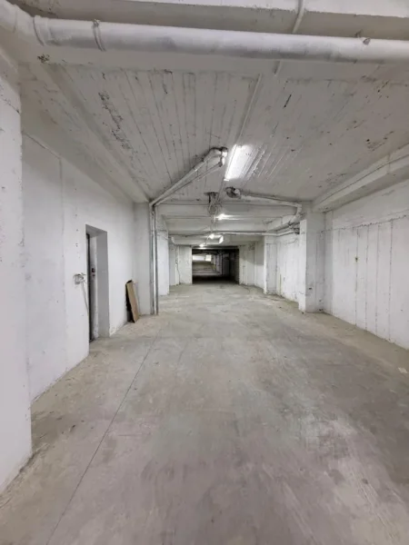 Tirane, shitet magazine Kati -1, 394 m² 230.000 € (KOMBINAT)