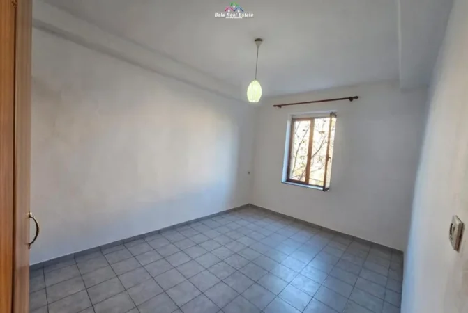 Tirane, jepet me qera apartament 1+1 Kati 3, 65 m² 620 € (Bulevardi Bajram Curri)