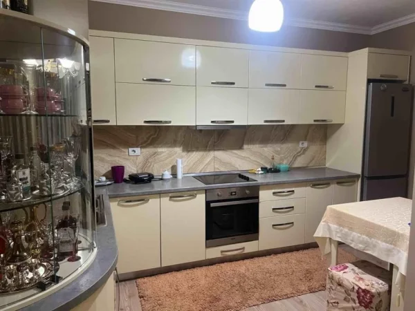 Tirane, shitet apartament 2+1+Ballkon Kati 1, 106 m² 206.000 € (astir)