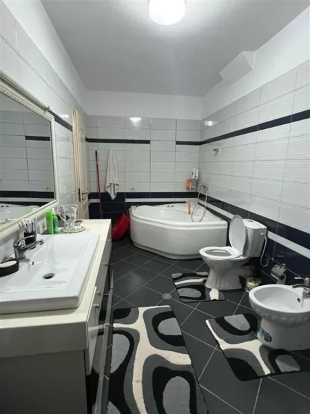 Tirane, shitet apartament 2+1+Ballkon Kati 1, 106 m² 206.000 € (astir)