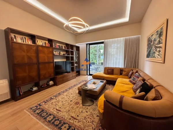 Tirane, shitet apartament 3+1+Ballkon Kati 1, 150 m² 300.000 € 