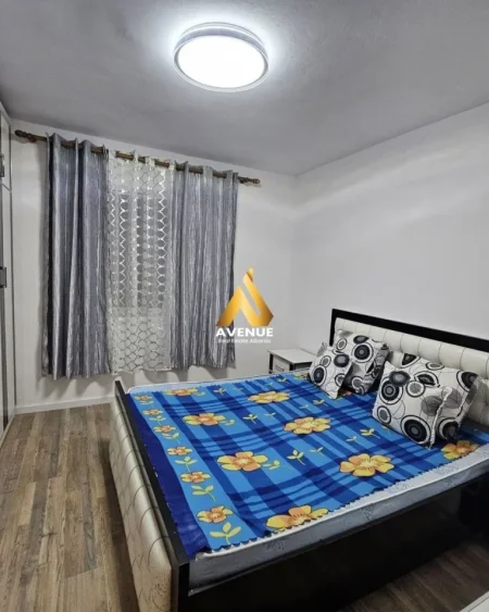 Tirane, jepet me qera 2+1 Kati 5, 70 m² 460 €