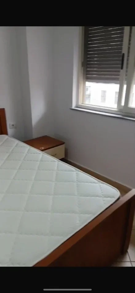 Tirane, jepet me qera apartament 2+1 Kati 4, 450 € (kashar)
