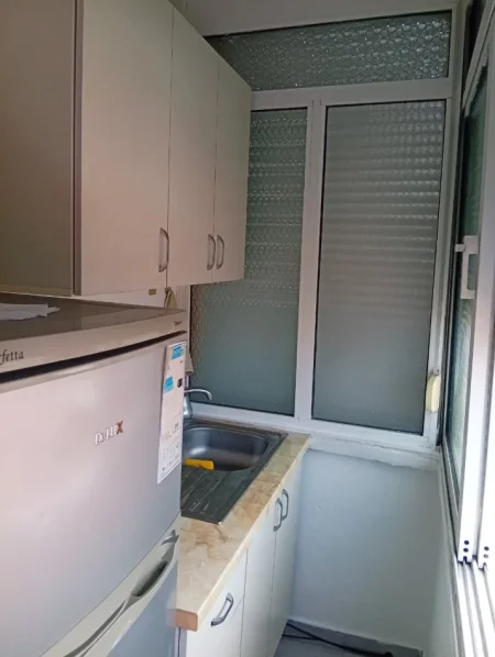 Tirane, jepet me qera garsonier 1+1 Kati 4, 43 m² 620 € (Brryl)