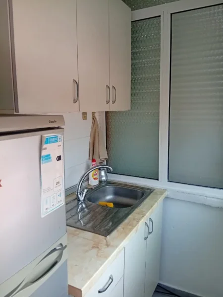Tirane, jepet me qera garsonier 1+1 Kati 4, 43 m² 620 € (Brryl)