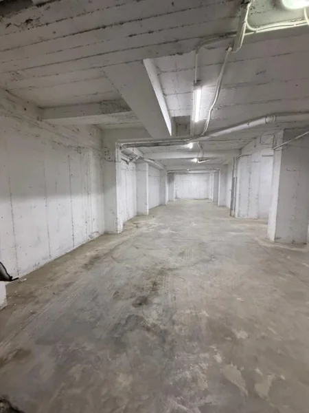 Tirane, shitet magazine Kati -1, 394 m² 230.000 € (KOMBINAT)