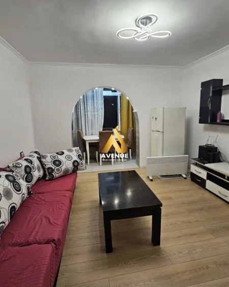 Tirane, jepet me qera 2+1 Kati 5, 70 m² 460 €