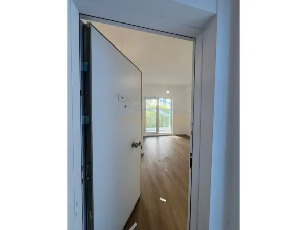 Tirane, shitet apartament 1+1+Ballkon Kati 1, 46 m² 71.000 € (FRESKU)