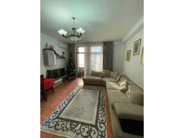 Tirane, shitet apartament 2+1+Ballkon Kati 3, 101 m² 300.000 € (BLLOKU)