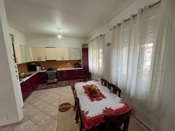 Tirane, shitet Vile 4+1 Kati 0, 613 m² 630.000 € (sauk)