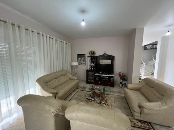 Tirane, shitet Vile 4+1 Kati 0, 613 m² 630.000 € (sauk)