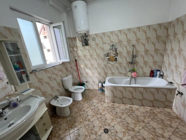 Tirane, shitet Vile 4+1 Kati 0, 613 m² 630.000 € (sauk)