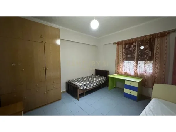 Tirane, jepet me qera apartament 2+1 Kati 1, 192 m² 390 € (Qyteti Studenti)