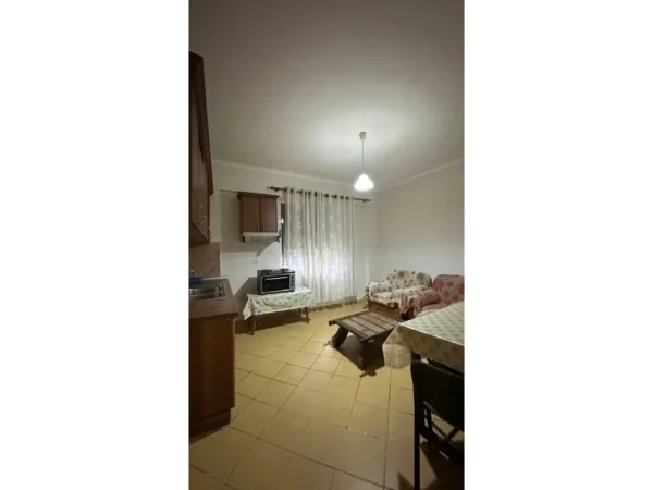 Tirane, jepet me qera apartament 2+1 Kati 1, 192 m² 390 € (Qyteti Studenti)