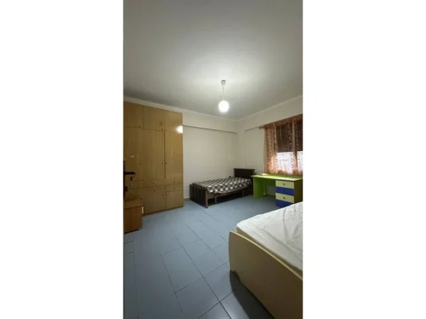 Tirane, jepet me qera apartament 2+1 Kati 1, 192 m² 390 € (Qyteti Studenti)