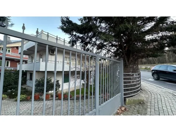 Tirane, jepet me qera apartament 2+1 Kati 1, 192 m² 390 € (Qyteti Studenti)