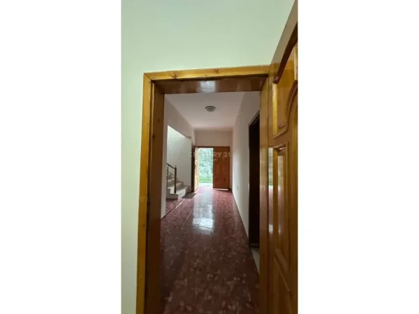 Tirane, jepet me qera apartament 2+1 Kati 1, 192 m² 390 € (Qyteti Studenti)