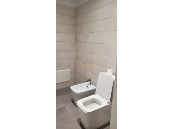 Tirane, jap me qera apartament 1+1+Ballkon Kati 8, 66 m² 450 € (MANGALEM)