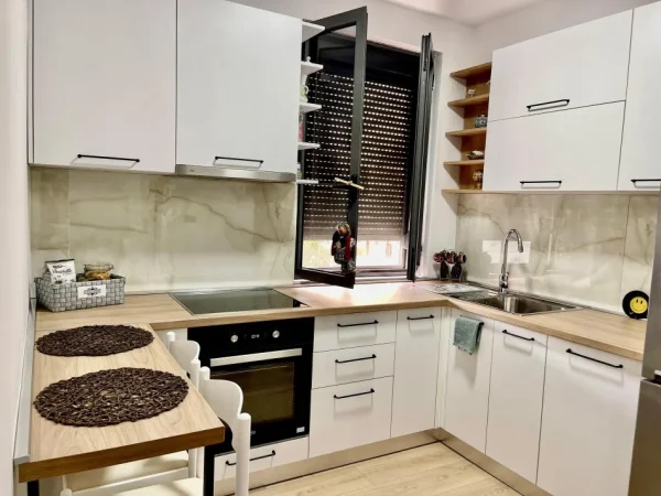 Tirane, jepet me qera apartament 1+1 Kati 2, 54 m² 470 € (Rruga Pjeter Budi)