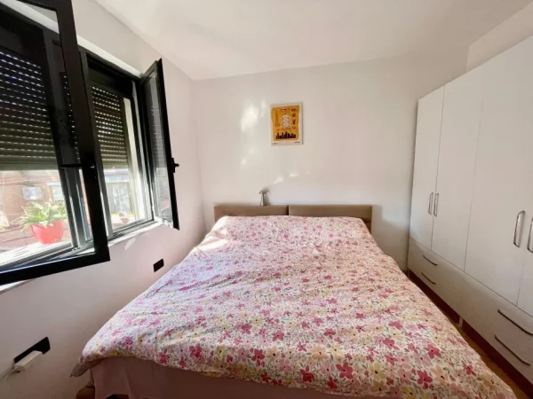Tirane, jepet me qera apartament 1+1 Kati 2, 54 m² 470 € (Rruga Pjeter Budi)