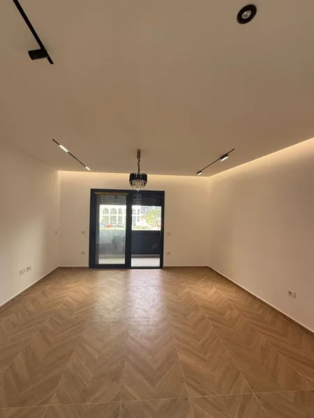 Tirane, jepet me qera ambjent biznesi , 140 m² 1.400 € 