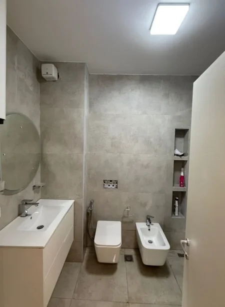 Tirane, jepet me qera ambjent biznesi , 140 m² 1.400 € 