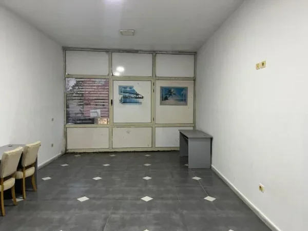 Tirane, jepet me qera ambjent biznesi Kati 2, 36 m² 60.000 € (astir)