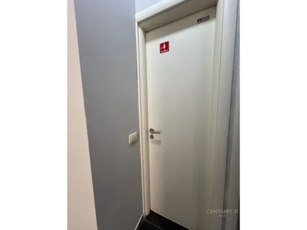 Tirane, jepet me qera ambjent biznesi Kati 0, 35 m² 350 € (zogu i zi hysni gerbolli)