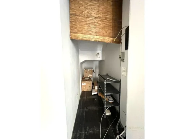 Tirane, jepet me qera ambjent biznesi Kati 0, 35 m² 350 € (zogu i zi hysni gerbolli)
