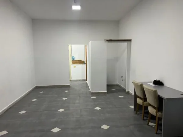 Tirane, shitet dyqan Kati 2, 36 m² 60.000 € (astir)