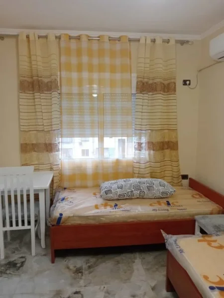 Tirane, jepet me qera apartament 1+1 Kati 5, 24 m² 400 € (Rruga Myslym Shyri)