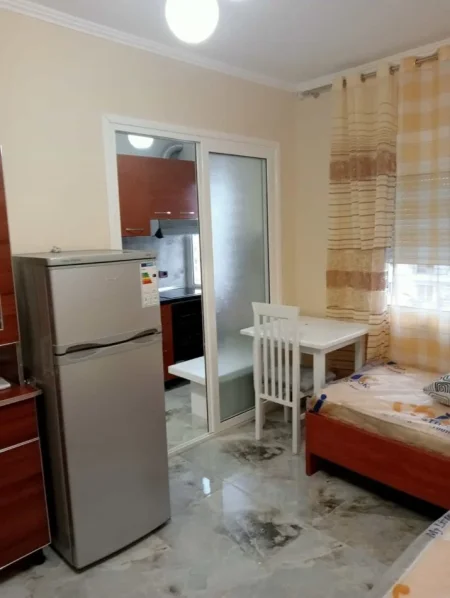 Tirane, jepet me qera apartament 1+1 Kati 5, 24 m² 400 € (Rruga Myslym Shyri)