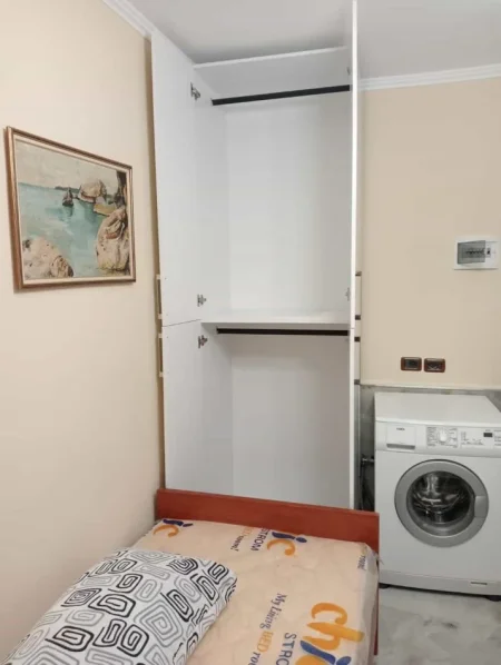 Tirane, jepet me qera apartament 1+1 Kati 5, 24 m² 400 € (Rruga Myslym Shyri)