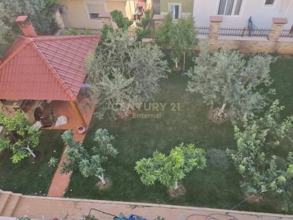 Tirane, jepet me qera apartament 1+1 Kati 2, 100 m² 650 € 