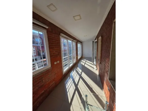 Tirane, shitet apartament duplex 3+1 Kati 2, 149 m² 300.000 € (Blloku, Gintash)