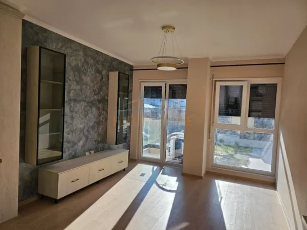 Tirane, shitet apartament 1+1 Kati 1, 60 m² 147000 € (Rruga Jordan Misja)