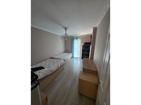Tirane, shitet apartament 3+1+Ballkon Kati 3, 149 m² 300.000 € (Blloku)
