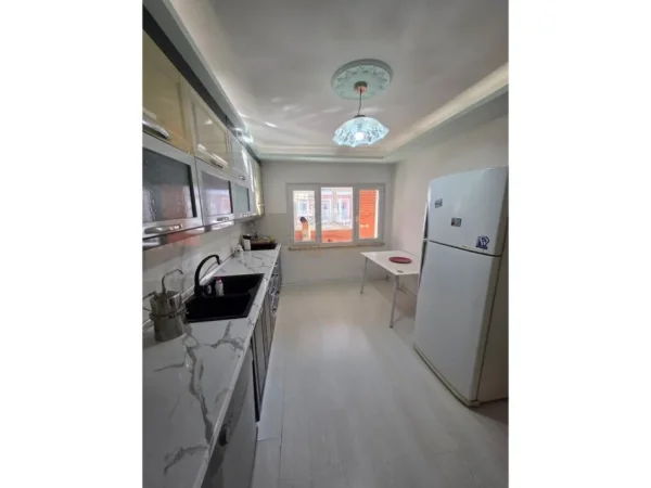Tirane, shitet apartament 3+1+Ballkon Kati 3, 149 m² 300.000 € (Blloku)