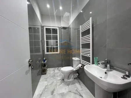 Tirane, jepet me qera apartament 4+1 Kati 4, 250 m² 1.500 € 