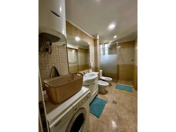 Tirane, jepet me qera apartament 1+1 Kati 3, 65 m² 700 € 