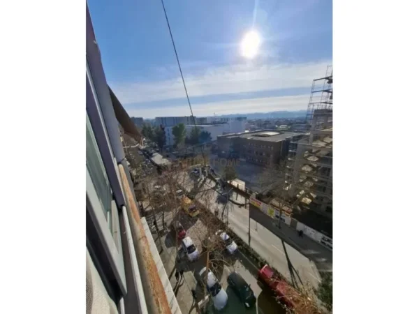 Tirane, shitet apartament 1+1+Ballkon Kati 5, 72 m² 85.000 € (Kamez)