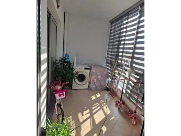 Tirane, shitet apartament 1+1+Ballkon Kati 5, 72 m² 85.000 € (Kamez)